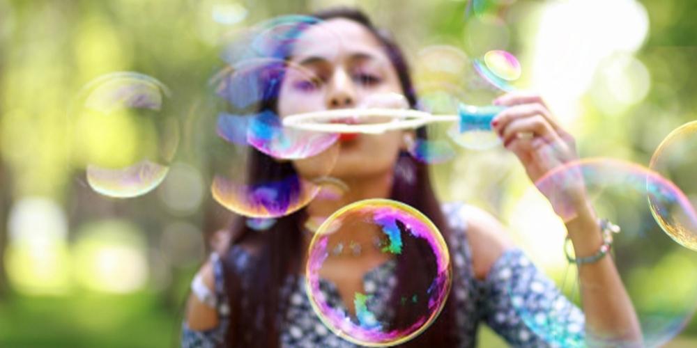 Hire a Bubble Performer for Your Jubilee Party