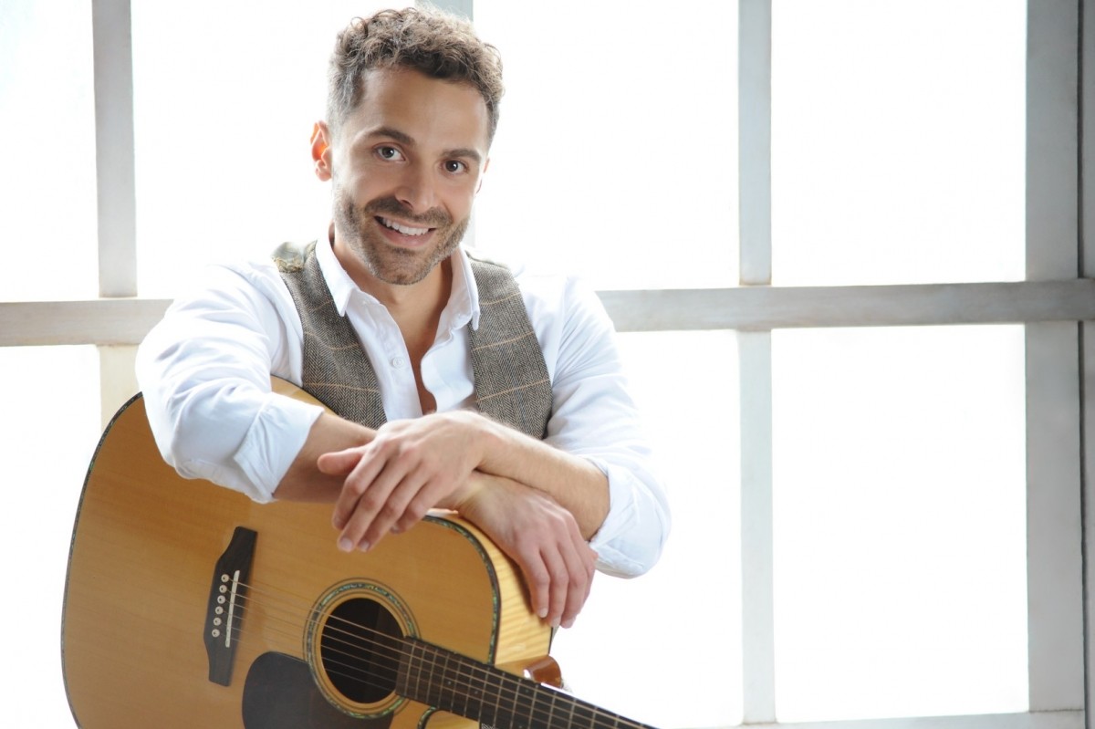 Dom Sky - Guitar Singer