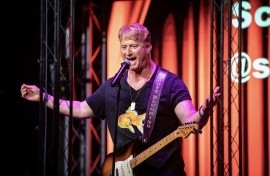 Scott Blugrind: The Electric Guitar Comedian - Comedy Singer - Los Angeles, California
