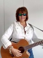 Suzan B - Guitar Singer Walton-on-Thames, South East