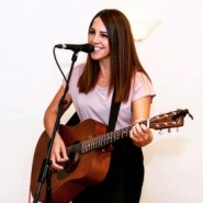 Laura Williams - Acoustic Guitarist / Vocalist London