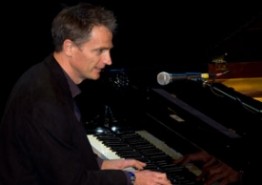 Simon Latarche - Pianist / Keyboardist South West