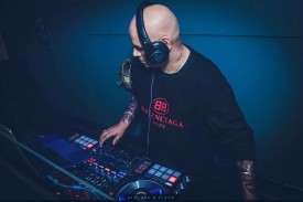 DJ B - Nightclub DJ Windsor, South East