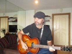 Scott Lucille - Acoustic Guitarist / Vocalist Woodford Green, London