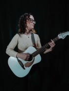 Nicole Springer - Acoustic Guitarist / Vocalist Kansas City, Missouri