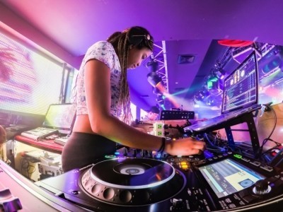 DJ Burlene - Nightclub DJ