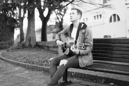 Robbie Hutton - Acoustic Guitarist / Vocalist