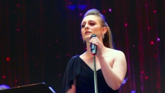 Rebecca Ayres - Female Singer