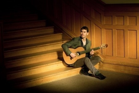 Daniel Ondaro - Acoustic Guitarist / Vocalist