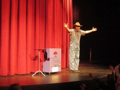 Rusty Pliers, Comedy Magician Ventriloquist - Childrens Magician