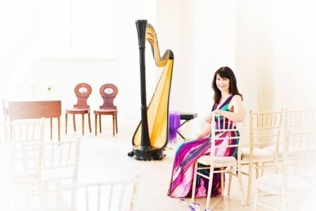 Oona Linnett - Harpist