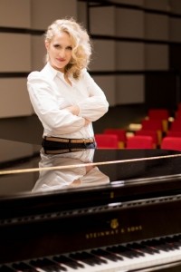 Agata Hołdyk - Pianist / Keyboardist