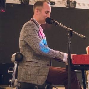 Chris Bebbington - Pianist / Keyboardist
