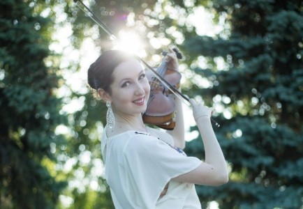 Katrin Romanova - Violinist
