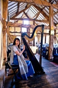 Oona Linnett - Harpist